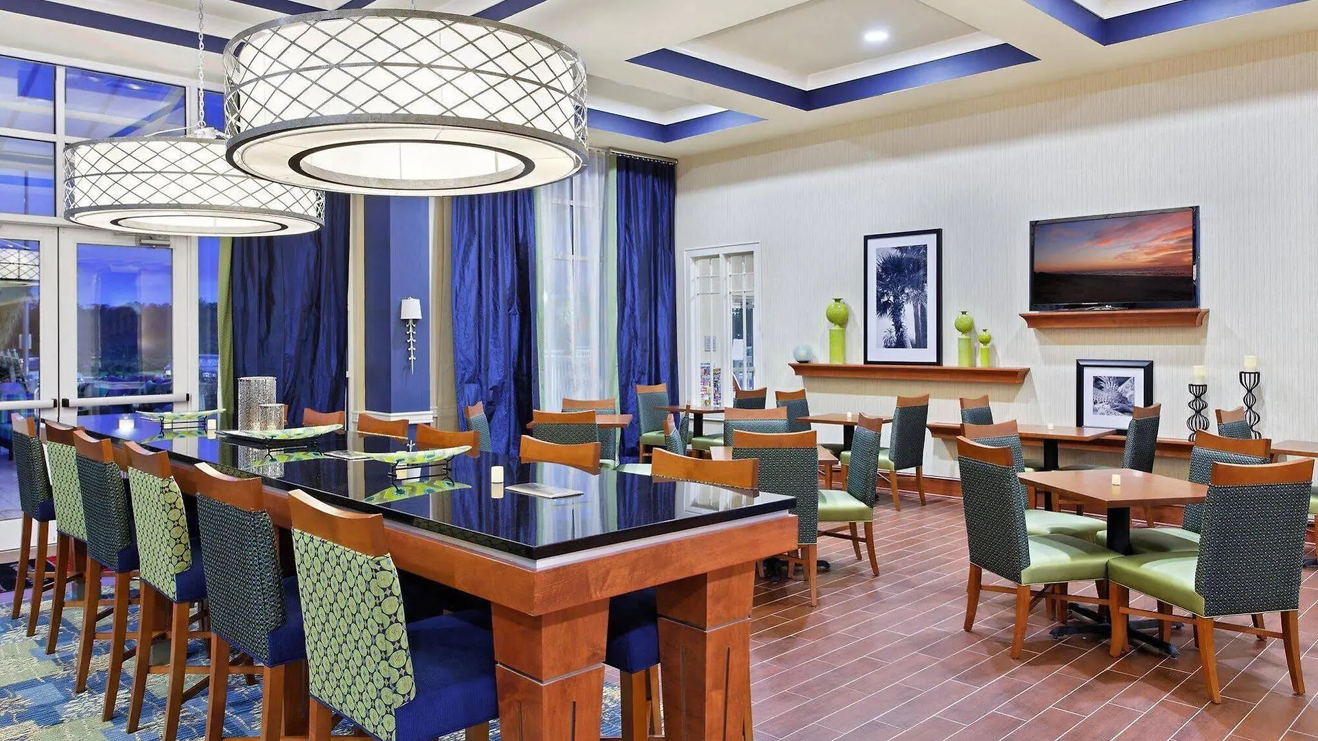 Hampton Inn & Suites Orlando Airport At Gateway Village